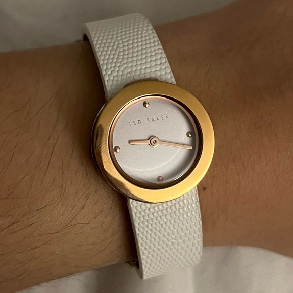 Ted Baker London Women’s Serena wrist watch white leather gold worn once - Picture 3 of 4